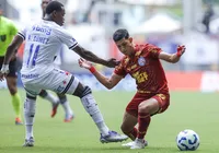 Pulga desencanta e Bahia vence o Vasco por 1 a 0 na Fonte Nova