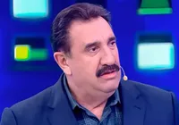 Ratinho causa polêmica ao mostrar parte íntima ao vivo