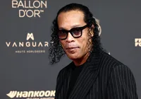 Ronaldinho Gaúcho larga a aposentadoria e assina contrato no Brasil