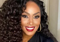 Rosiane Pinheiro desabafa sobre vida sexual: “Um ano sem”