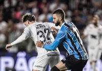 Sem jogar, Vitória se beneficia de empate entre Santos e Grêmio imagem
