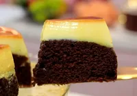 Sobremesa 2 em 1: bolo pudim de chocolate sai do forno cremoso e irresistível imagem