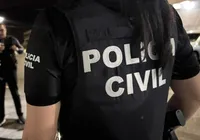 Tal pai, tal filho: pai e filho são presos por estuprar jovem imagem
