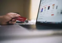 'Taxa das Blusinhas' reduz consumo e congela empregos no ecommerce imagem