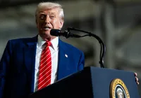 Trump vai pagar US$ 2 mil para americanos com grana do tarifaço