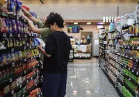 Varrer o chão para pagar as compras? Supermercado participativo chega ao Brasil imagem