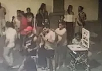 Vídeo: grupo furta corrente de turista em bairro boêmio de Salvador