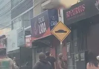 Vídeo: homem é flagrado em telhado de loja ao tentar fugir após roubo