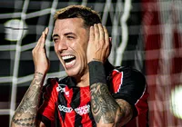 Vitória retorna ao Z-4 após jogo atrasado do Brasileirão imagem