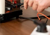 Você deixa este eletrodoméstico na tomada? Ele pode pegar fogo