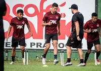 Volantes sem espaço podem pintar em escalação inédita do Vitória