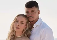 Voltaram? Cocielo e Tata Estaniecki trocam beijo em festa após término