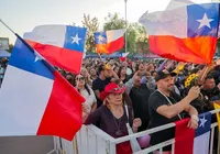 Voto obrigatório tem alta participação e define favoritos no Chile imagem