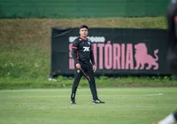 Zagueiro treina e vira opção no Vitória; volante e lateral seguem fora imagem