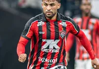 Zé Marcos recebe amarelo e desfalca o Vitória contra o Internacional