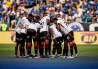 Zé Marcos recebe amarelo e desfalca o Vitória contra o Internacional