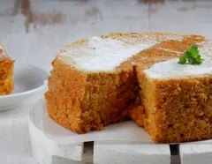 Sem açúcar e farinha: veja bolo de cenoura que fica pronto em 35 minutos - Imagem