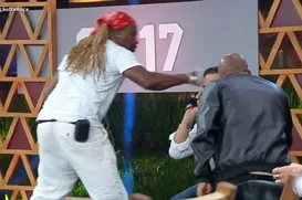 A Fazenda 17: participante é expulso ao vivo após dar soco em colega - Imagem