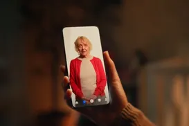App polêmico promete “ressuscitar” parentes e divide opiniões - Imagem