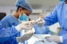 Atriz da Globo revela valor pago em cirurgia de redesignação sexual - Imagem