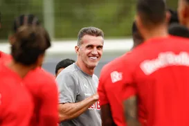 Clube da Série A renasce sob comando de ex-Vitória e atinge feito raro - Imagem