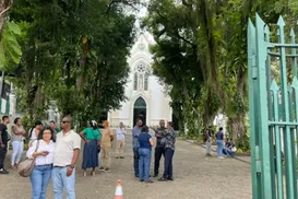 Fé e emoção marcam velório de padre morto na tragédia da Mata Escura - Imagem