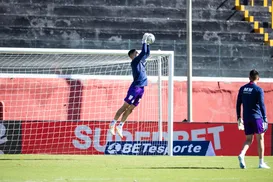Goleiro do Bahia vive drama e amarga rebaixamento à Série C - Imagem