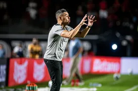 Jair Ventura exalta torcida e celebra vitória no Ba-Vi: "Convencemos" - Imagem