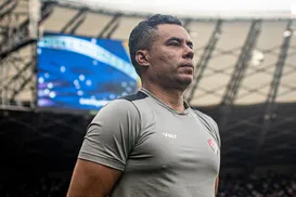 Kayzer ou Renzo? Jair Ventura faz mistério sobre a camisa 9 do Vitória - Imagem