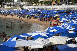 Proibição de kits nas praias: banhistas se posicionam sobre PL em Salvador - Imagem