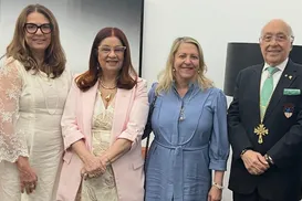 Reconhecimento: Lícia Fragoso recebe Medalha Maria Quitéria - Imagem