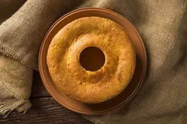 Simples e gostoso: aprenda fazer o bolo de pão de queijo perfeito - Imagem