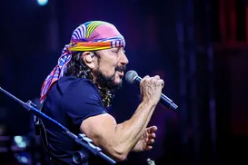 Suíte e luxo: a lancha de Bell Marques avaliada em R$ 15 milhões - Imagem