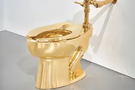 Vaso sanitário de ouro polêmico é leiloado por valor milionário - Imagem