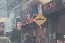 Vídeo: homem é flagrado em telhado de loja ao tentar fugir após roubo - Imagem