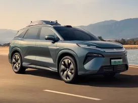 Carro da BYD que estaciona sozinho chega ao Brasil; conheça o Atto 8 - Imagem