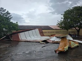 Chuva destrói telhado de universidade em Luís Eduardo Magalhães - Imagem