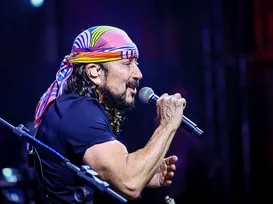 Suíte e luxo: a lancha de Bell Marques avaliada em R$ 15 milhões - Imagem