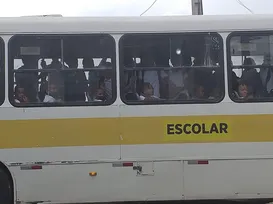 Transporte escolar irregular: ex-prefeito de Serrinha é punido pelo TCM-BA - Imagem