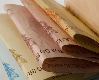 Abono salarial extra cai na conta no dia 15; veja se você vai receber