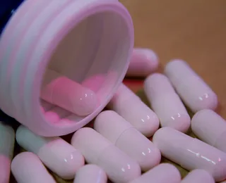 Adolescentes passam mal após ingerir remédio controlado em escola