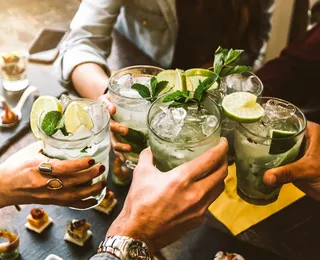Além da cerveja: essas 4 bebidas combinam com o churrasco e não estufam