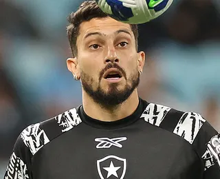 Alex Telles sofre com dores crônicas e é dúvida para enfrentar o Bahia