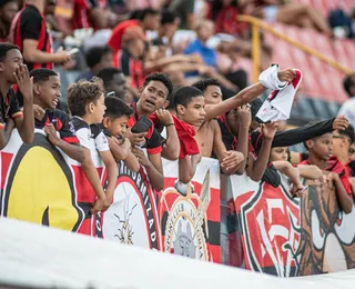 "Amanhã é guerra": Torcida do Vitória marca presença em treino aberto