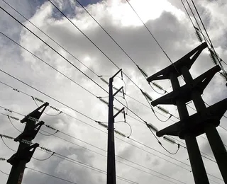 Aneel mantém bandeira tarifária vermelha patamar 1 em novembro