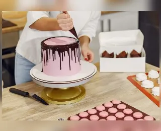 Anvisa encontra material proibido em produtos de doces e bolos