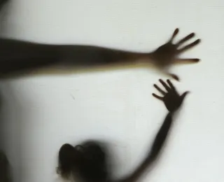 Assédio: professor envia mensagens com teor sexual a aluna de 15 anos