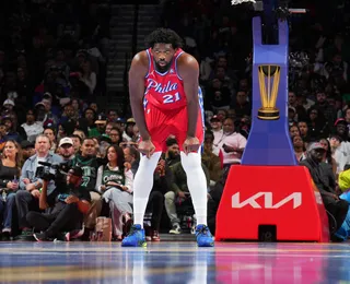 Astro da NBA é multado em R$ 270 mil por gesto obsceno em partida