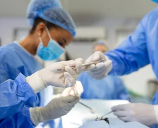 Atriz da Globo revela valor pago em cirurgia de redesignação sexual