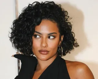 Bella Campos divulga perfume com ‘cheiro de cocô’ e agita web